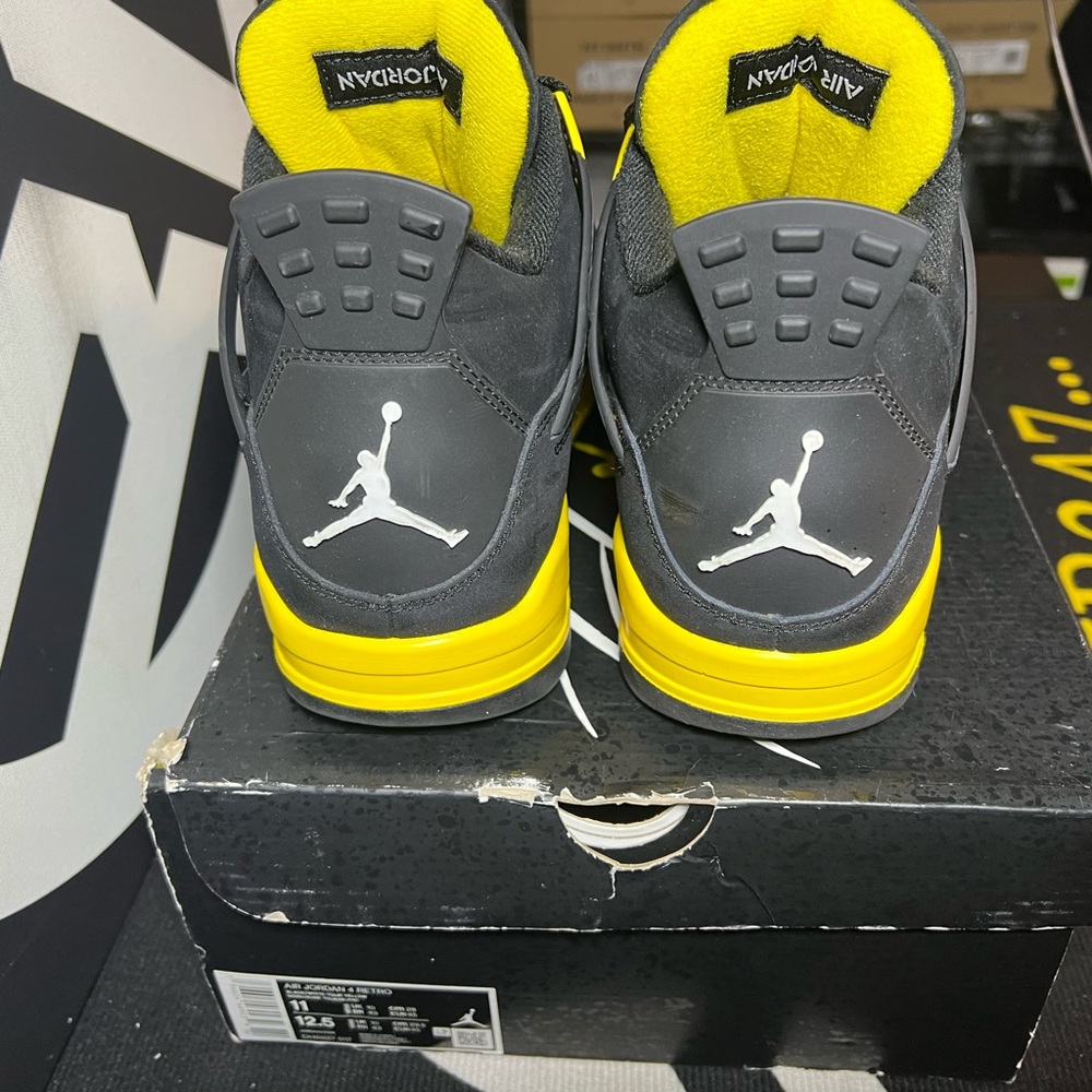 Jordan 4s Thunder - Picture 5 of 8